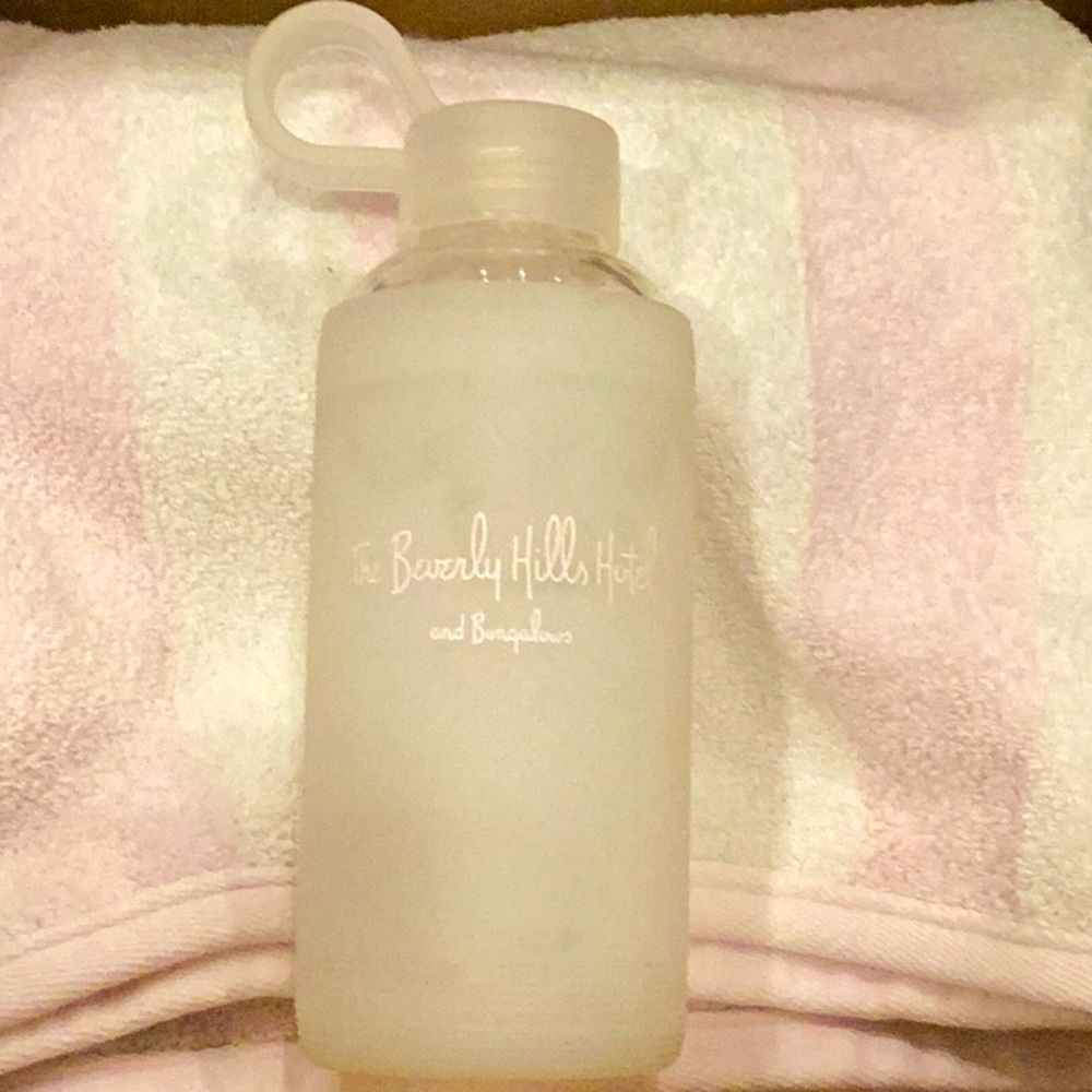 Beverly Hills Hotel logo water bottle,glass  w/translucent sleeve and top EUC